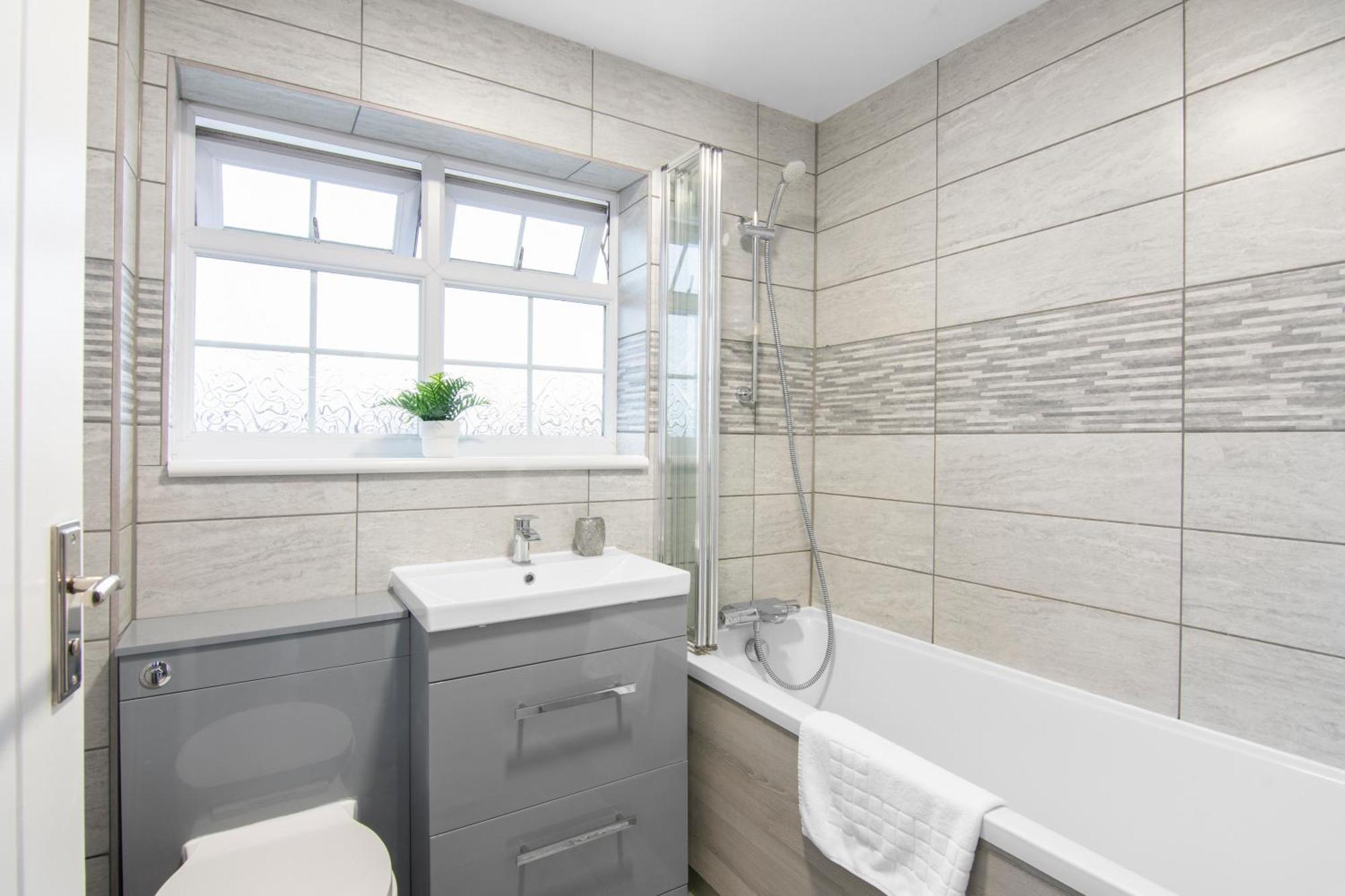 Onsitestays - Spacious 3 Bed House With Garden, Wifi & 4 Plus Parking Gravesend Exterior foto